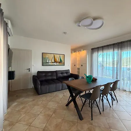 Marela * ドルヴェニク・ヴェリキ